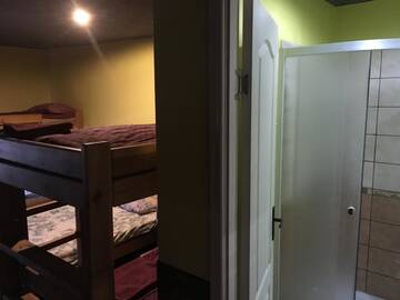 Фото номера Семейный номер с душем — номер 2 Хостелы Tolli Hostel &amp; Holiday House г. Валга 4